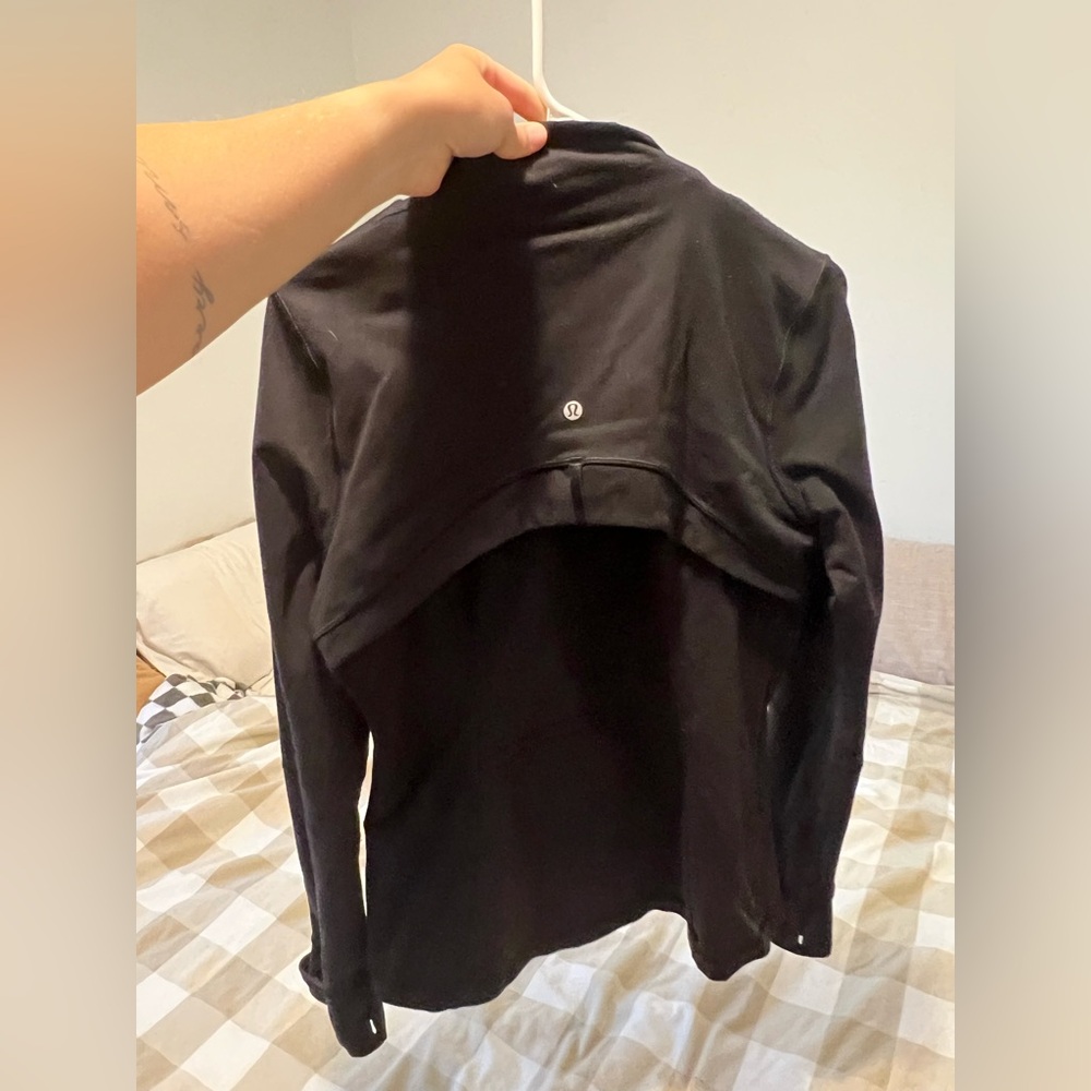 Lululemon jacket size 10 - Picture 3 of 3